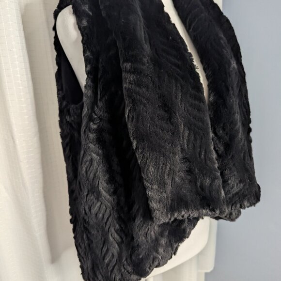 Erin London Black Faux Fur Vest, Size S/M - Picture 3 of 6